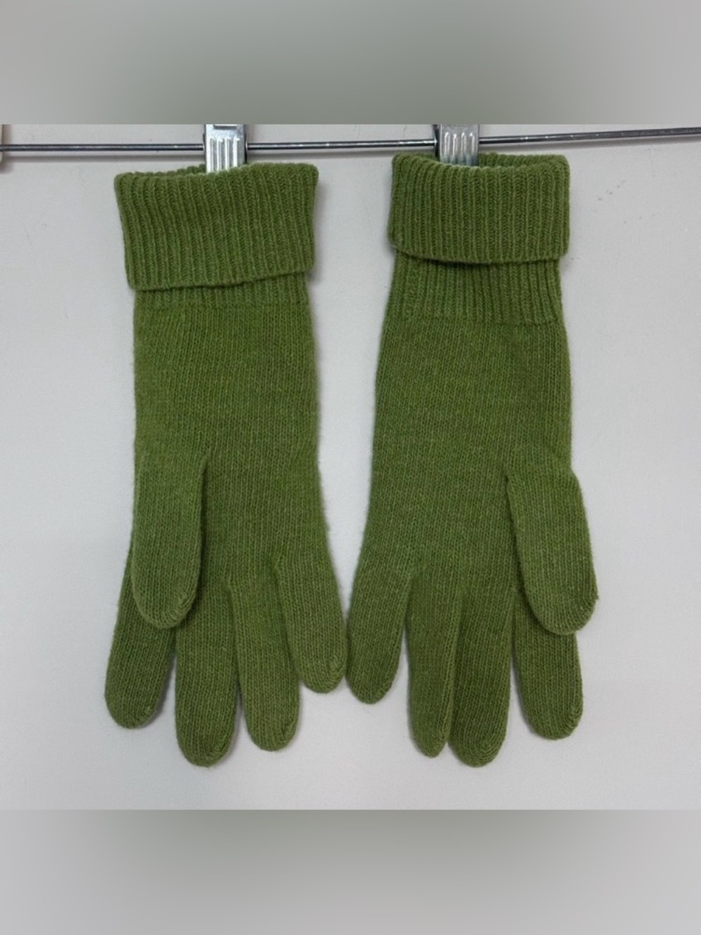 Men's Olive Green Knit Gloves